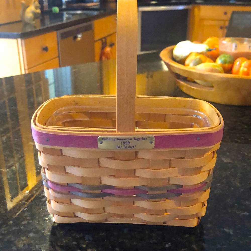 Longaberger 1999 Bee Basket